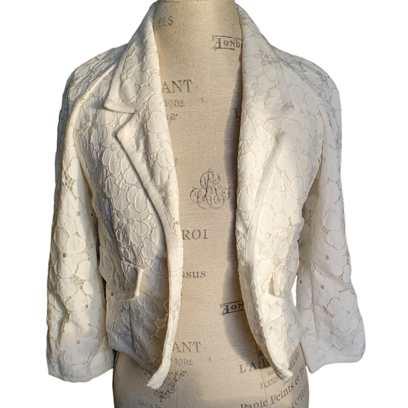 LUISA SPAGNOLI | Floral Lace  White Bridal White Collared Blazer - Picture 2 of 11